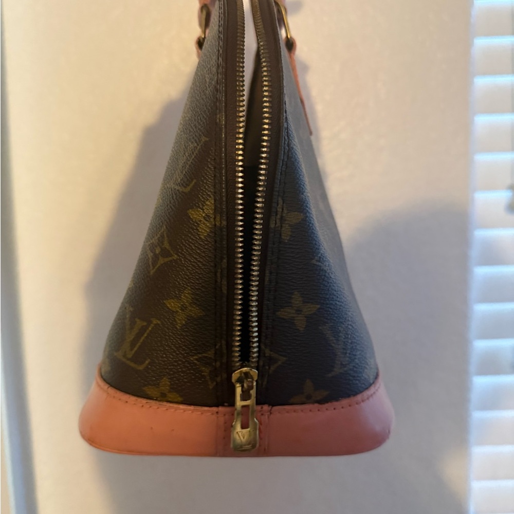 Louis Vuitton Alma - Picture 3 of 13